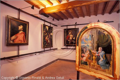 ITALY - PIENZA (SI) - Museo Diocesano d'Arte Sacra - sala 10: pittura fiorentina del '500 e del '600, al centro testata di bara di Niccol Betti (1580 circa)