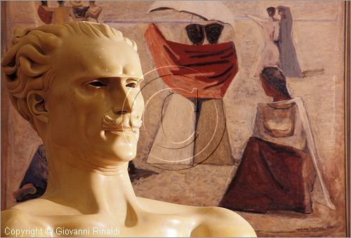 ITALY - ROMA - Galleria d'Arte Moderna - Novecento - Iconografia Futurista - "il maestro Arturo Toscanini" (1924) di Adolfo Wildt, sullo sfondo un quadro di Campigli (le spose dei marinai del 1934)