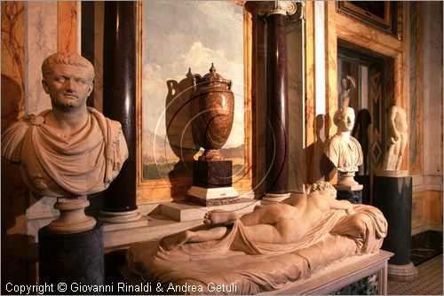 ROMA
Galleria Borghese
Stanza dell'Ermafrodito
Ermafrodito in marmo pario del I secolo d.C.
prototipo di Policle, maestro vissuto ad Atene nel II secolo a.C.