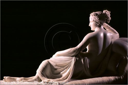 ROMA
Galleria Borghese
Sala di Paolina
"ritratto marmoreo di Paolina Borghese di Antonio Canova (1805-08)