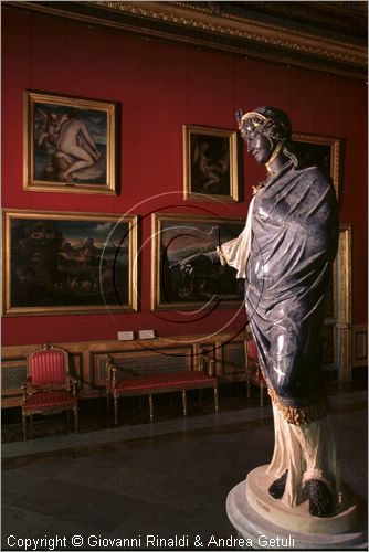 ROMA
Galleria Borghese
Sala X
"Zingarella", preziosa statua in marmi policromi commissionata dal cardinale Scipione allo scultore francese Nicolas Cordier, che la termin nel 1612