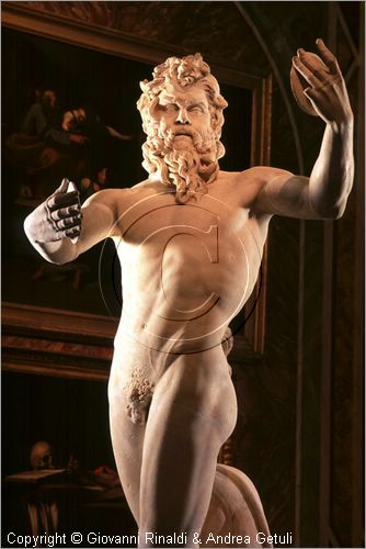 ROMA
Galleria Borghese
Stanza del Sileno
Satiro danzante del II secolo d.C. ispirata a un prototipo attribuito a Lisippo (IV secolo a.C.), con aggiunte di restauro dello scultore Berthel Thorvaldsen