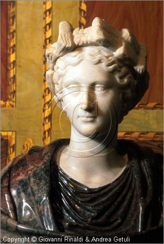 ROMA
Galleria Borghese
Sala Egizia
busto femminile in marmo statuario e marmo africano