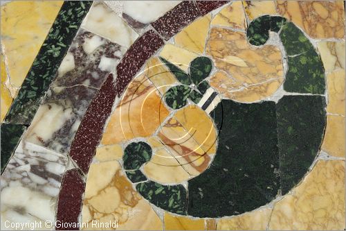 ITALY - LAZIO - ROMA - ROME - Museo dell'Alto Medioevo (ex Palazzo delle Scienze dell'EUR) - Opus Sectile di Porta Marina di Ostia Antica - la straordinaria decorazione a intarsio di marmi colorati che ornava la sala di rappresentanza di una domus monumentale - particolare del pavimento di marmi preziosi (giallo antico, serpentino, porfido rosso e pavonazzetto), decorato con motivi a stelle, ottagoni e cerchi combinati con grande eleganza