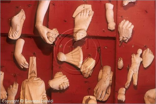 ROMA
Museo Canova-Tadolini
soppalco
frammenti in gesso per studi anatomici