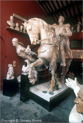 ROMA
Museo Canova-Tadolini
sala centrale
grande statua equestre del Maresciallo De Sucre di E.Tadolini