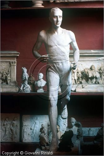 ROMA
Museo Canova-Tadolini
sala di destra
il corridore Pancho Arango di E.Tadolini (1945)