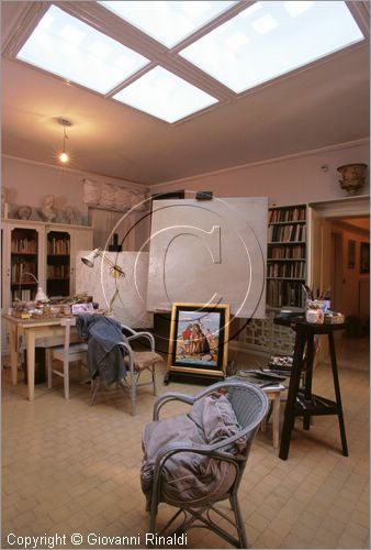 ROMA
Casa-Museo Giorgio De Chirico
nel Palazzo dei Borgognoni in piazza di Spagna
lo studio dell'ultimo piano col lucernario dove il pittore dipinse negli anni '50