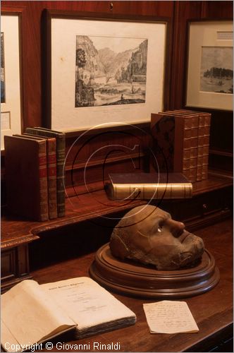 ROMA
"Keats-Shelley Memorial House"
museo dedicato alla memoria dei due poeti inglesi nella casa dove visse per qualche mese e mor John Keats
in piazza di Spagna