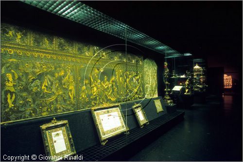 ROMA
San Pietro in Vaticano
Museo del Tesoro di San Pietro
Paliotto trapuntato in oro del secolo XIX