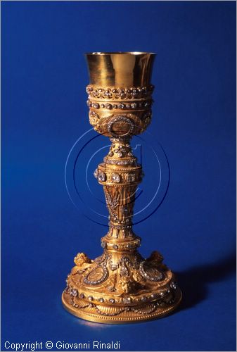 ROMA
San Pietro in Vaticano
Museo del Tesoro di San Pietro
Calice York in oro e 130 brillanti
bottega del Valadier del secolo XVIII