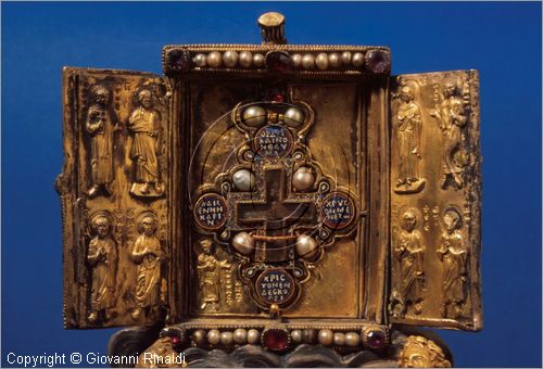 ROMA
San Pietro in Vaticano
Museo del Tesoro di San Pietro
Teca aurea del VII secolo di orificeria bizantina