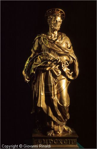 ROMA
San Pietro in Vaticano
Museo del Tesoro di San Pietro
statua di San Pietro in bronzo doarto opera di Sebastiano Torrigiani del 1692