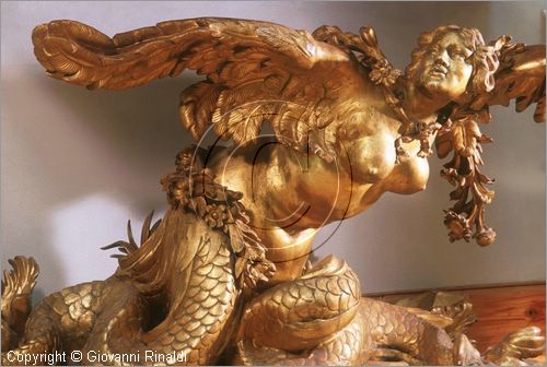 ROMA
Pinacoteca Capitolina
Sala Pietro da Cortona
basamento dorato dalla collezione del Conte Cini