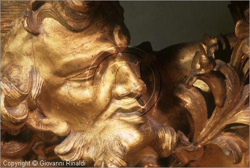 ROMA
Pinacoteca Capitolina
Sala Pietro da Cortona
basamento dorato dalla collezione del Conte Cini
