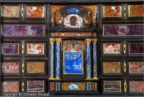 ROMA
Pinacoteca Capitolina
Sala Pietro da Cortona
stipi con pietre dure dalla collezione del Conte Cini