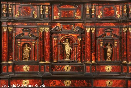 ROMA
Pinacoteca Capitolina
Sala Pietro da Cortona
stipi in tartaruga dalla collezione del Conte Cini