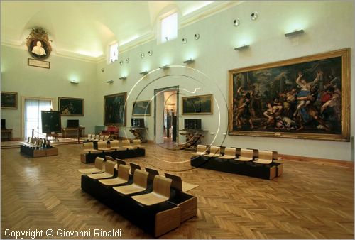 ROMA
Pinacoteca Capitolina
Sala Pietro da Cortona
veduta della sala con il grande quadro (a destra) "il ratto delle Sabine" di Pietro da Cortona