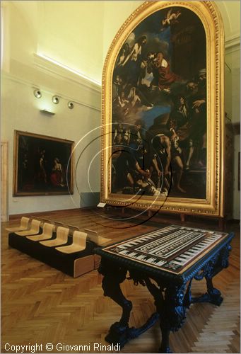 ROMA
Pinacoteca Capitolina
Sala di Santa Petronilla
veduta della sala con in fondo il grande quadro del Guercino "seppellimento di Santa Petronilla e Cleopatra davanti ad Ottaviano