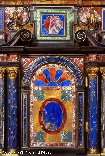 ROMA
Pinacoteca Capitolina
Sala Pietro da Cortona
stipi con pietre dure dalla collezione del Conte Cini