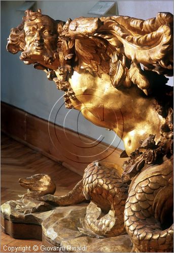 ROMA
Pinacoteca Capitolina
Sala Pietro da Cortona
basamento dorato dalla collezione del Conte Cini