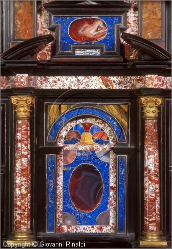ROMA
Pinacoteca Capitolina
Sala Pietro da Cortona
stipi con pietre dure dalla collezione del Conte Cini