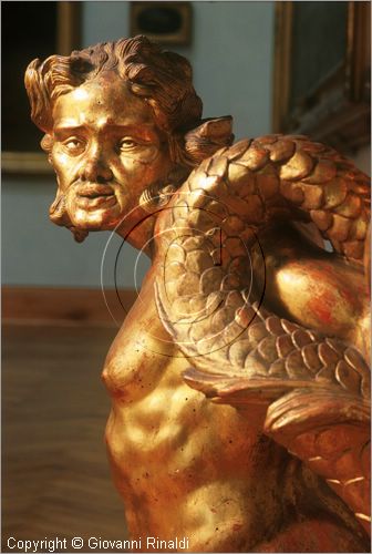ROMA
Pinacoteca Capitolina
Sala Pietro da Cortona
basamento dorato dalla collezione del Conte Cini