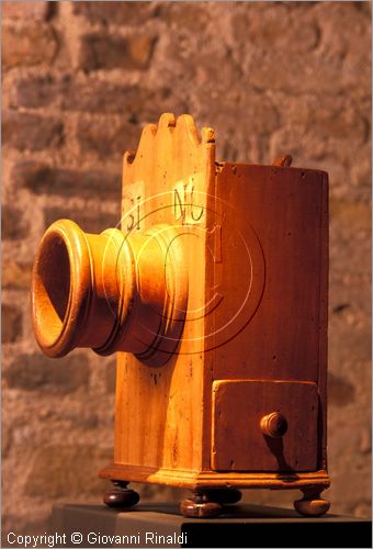 ITALY - SERRA DE' CONTI (AN)
Museo delle Arti Monastiche "Le Stanze del Tempo Sospeso" (Convento di San Francesco)
Sala I - introduzione alla storia del monastero
bussolotto delle offerte