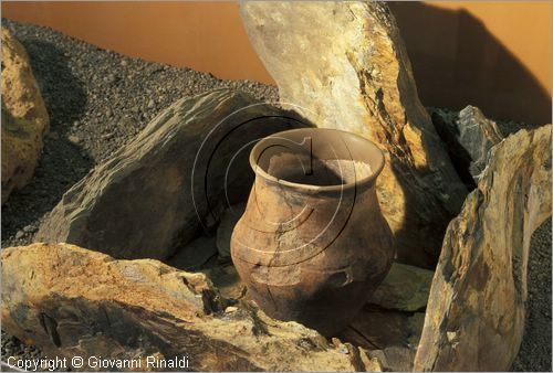 VALENTANO (VT)
Museo Civico
ricostruzione di una tomba ad inumazione