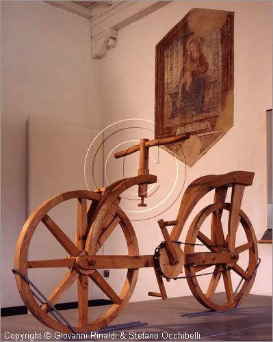 ITALY - VINCI (FI)
Museo Leonardiano nel Castello dei Conti Guidi
sala del primo piano  con bicicletta