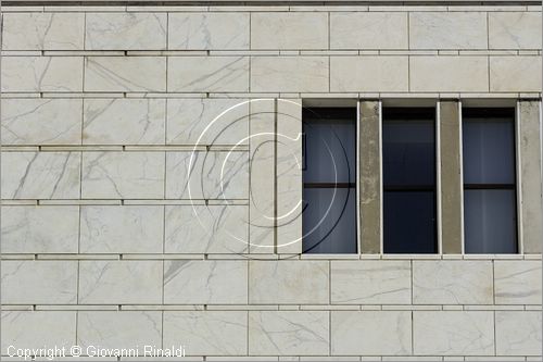 ITALY - ROMA - EUR - Palazzo dei Congressi (Adalberto Libera 1938-54) - lato sud-ovest - particolare