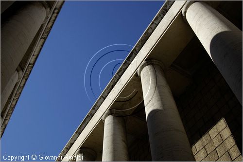 ITALY - ROMA - EUR - Palazzo Mostra della Romanit oggi Museo della Civilt Romana (Pietro Aschieri,Domenico Bernardini,Cesare Pascoletti,e Gino Peressutti,1939-52) - colonnato dell'ingresso