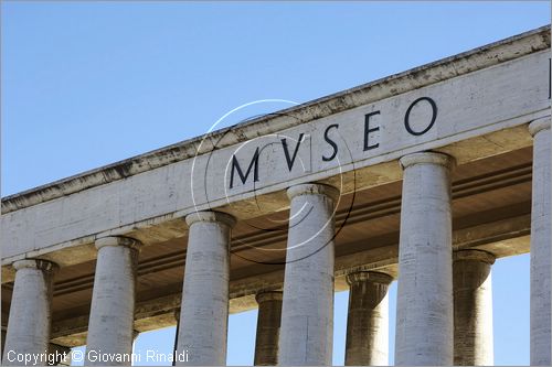 ITALY - ROMA - EUR - Palazzo Mostra della Romanit oggi Museo della Civilt Romana (Pietro Aschieri,Domenico Bernardini,Cesare Pascoletti,e Gino Peressutti,1939-52) - colonnato di raccordo dei due edifici