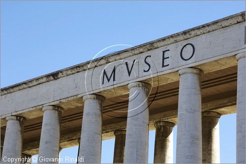 ITALY - ROMA - EUR - Palazzo Mostra della Romanit oggi Museo della Civilt Romana (Pietro Aschieri,Domenico Bernardini,Cesare Pascoletti,e Gino Peressutti,1939-52) - colonnato di raccordo dei due edifici