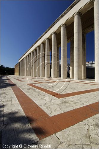 ITALY - ROMA - EUR - Palazzo Mostra della Romanit oggi Museo della Civilt Romana (Pietro Aschieri,Domenico Bernardini,Cesare Pascoletti,e Gino Peressutti,1939-52) - colonnato di raccordo dei due edifici