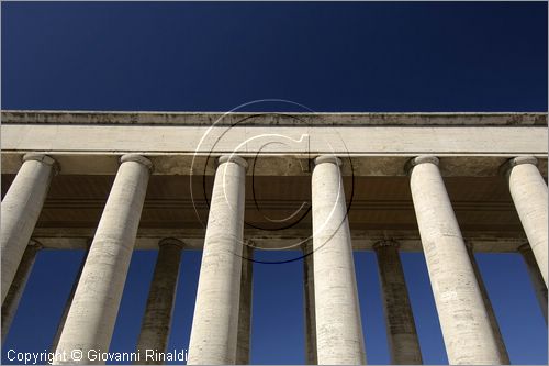 ITALY - ROMA - EUR - Palazzo Mostra della Romanit oggi Museo della Civilt Romana (Pietro Aschieri,Domenico Bernardini,Cesare Pascoletti,e Gino Peressutti,1939-52) - colonnato di raccordo dei due edifici