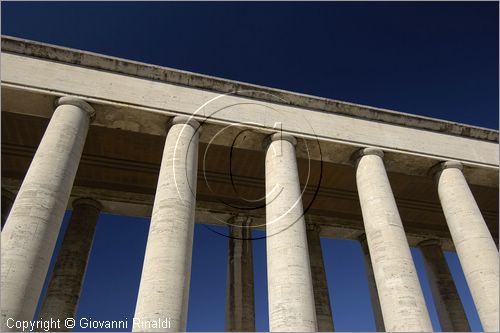 ITALY - ROMA - EUR - Palazzo Mostra della Romanit oggi Museo della Civilt Romana (Pietro Aschieri,Domenico Bernardini,Cesare Pascoletti,e Gino Peressutti,1939-52) - colonnato di raccordo dei due edifici