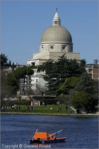 ITALY - ROMA - EUR - laghetto artificiale e Chiesa dei Santi Pietro e Paolo