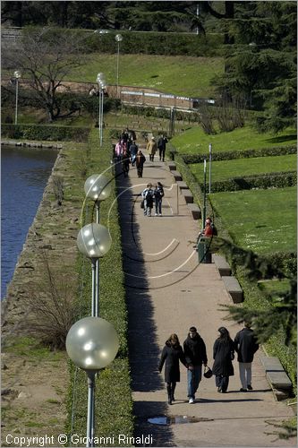 ITALY - ROMA - EUR - la passeggiata del Giappone intorno al laghetto artificiale