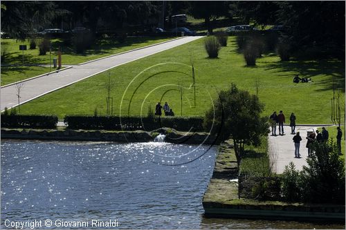 ITALY - ROMA - EUR - la passeggiata del Giappone intorno al laghetto artificiale