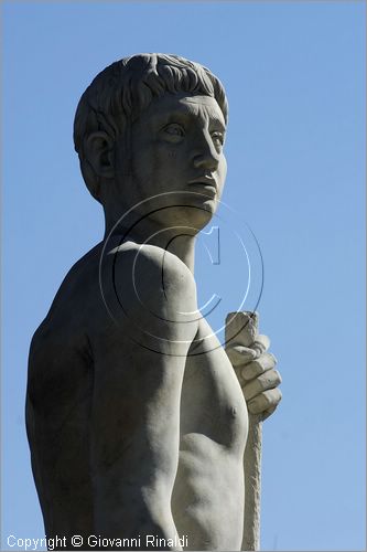 ITALY - ROMA - EUR - statua presso il Palazzo degli Uffici