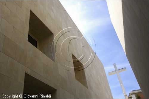 ITALY - ROME - ROMA - Quartiere della Magliana - Chiesa del Santo Volto di Ges (Piero Sartogo e Nathalie Grenon - 2006) - veduta esterna - la croce realizzata dallo scultore Eliseo Mattiacci