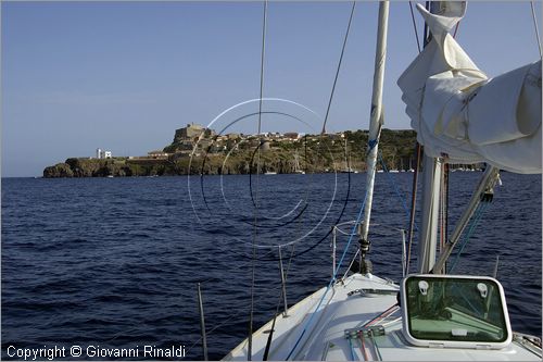 ITALY - TUSCANY - TOSCANA - (Parco dell'Arcipelago Toscano) - ISOLA DI CAPRAIA (LI) - la Rada del Porto