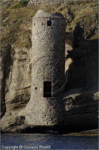 ITALY - TUSCANY - TOSCANA - (Parco dell'Arcipelago Toscano) - ISOLA DI CAPRAIA (LI) - Veduta dal mare della costa - la Garitta
