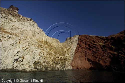 ITALY - TUSCANY - TOSCANA - (Parco dell'Arcipelago Toscano) - ISOLA DI CAPRAIA (LI) - La Cala Rossa e la Punta dello Zenobito con la torre omonima sulla costa meridionale
