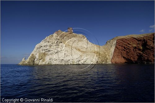 ITALY - TUSCANY - TOSCANA - (Parco dell'Arcipelago Toscano) - ISOLA DI CAPRAIA (LI) - La Cala Rossa e la Punta dello Zenobito con la torre omonima sulla costa meridionale