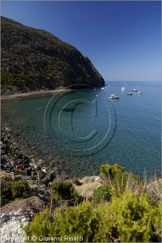 ITALY - TUSCANY - TOSCANA - (Parco dell'Arcipelago Toscano) - ISOLA DI CAPRAIA (LI) - Cala della Mortola lungo la costa nordorientale