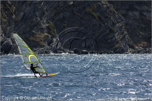 ITALY - TUSCANY - TOSCANA - ISOLA D'ELBA (LI) - windsurf nella rada di Marina di Campo