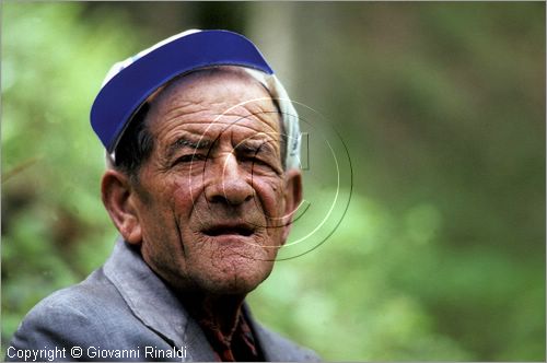 ITALY - ACCETTURA (MT)
"Matrimonio degli alberi" per San Giuliano (dall'ascensione al marted dopo la Pentecoste)
seconda fase: trasporto del maggio dal bosco di Montepiano al paese (Pentecoste)