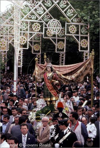 ITALY - ACCETTURA (MT)
"Matrimonio degli alberi" per San Giuliano (dall'ascensione al marted dopo la Pentecoste)
processione di San Giuliano